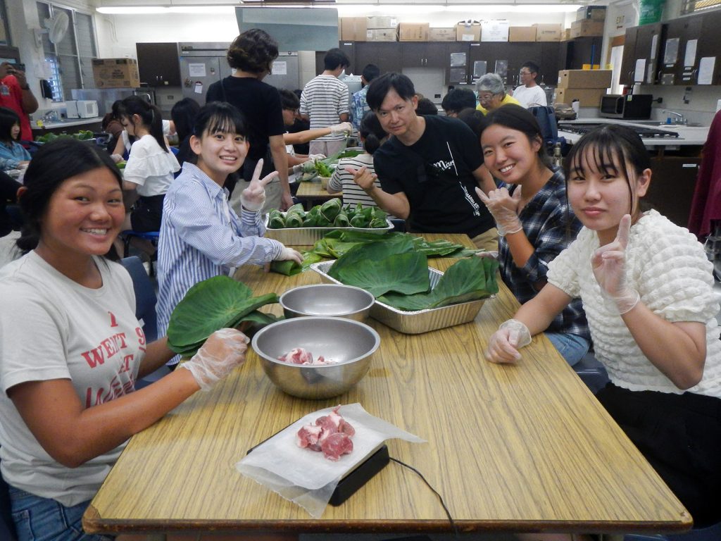 ハワイ伝統料理ラオラオ作り